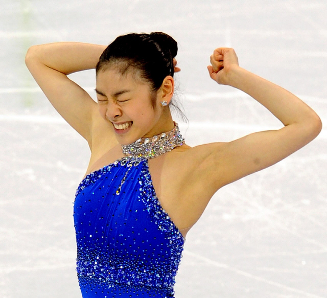 [SC타임머신] '마음씨도 금메달' 김연아, 10년전 올림픽 챔피언 되던 날 - 조선닷컴 - 스포츠 > 스포츠 포토