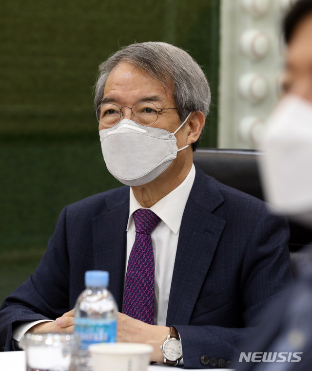 KBO 이사회 참석한 정운찬 총재
