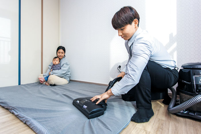 가정 방문 방역 서비스는 업체에 따라 방역에 침구류·후드 클리닝 등 홈케어도 진행한다.