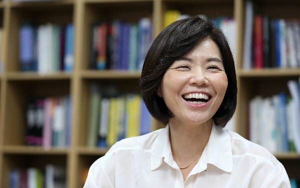 민현주 전 의원이 인터뷰에 응하고 있다./김연정 객원기자
