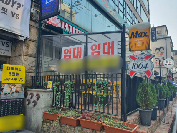 24일 오후 서울 서대문구 신촌의 한 상가에 ‘임대’라고 쓰인 현수막이 걸려 있다. /정민하 기자