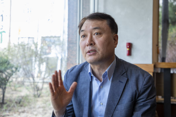 황희석 열린민주당 비례대표 후보는 26일 본지 인터뷰에서 '조국 전 법무장관의 무죄를 확신한다'고 말했다./조인원 기자