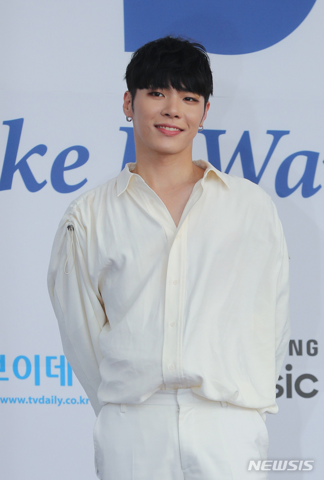 휘성 '올 화이트 패션'