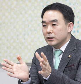 작년 더불어민주당과 함께 선거법 패스트트랙 처리를 주도했던 민생당 채이배 의원이 26일 본지와 인터뷰하고 있다.