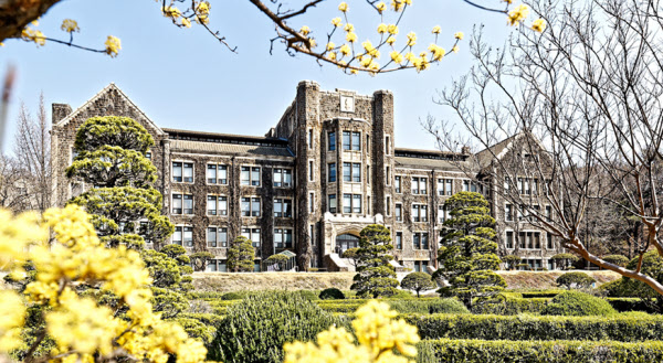 코로나 사태로 2020년 1학기를 온라인으로 개강한 연세대 전경. /연세대