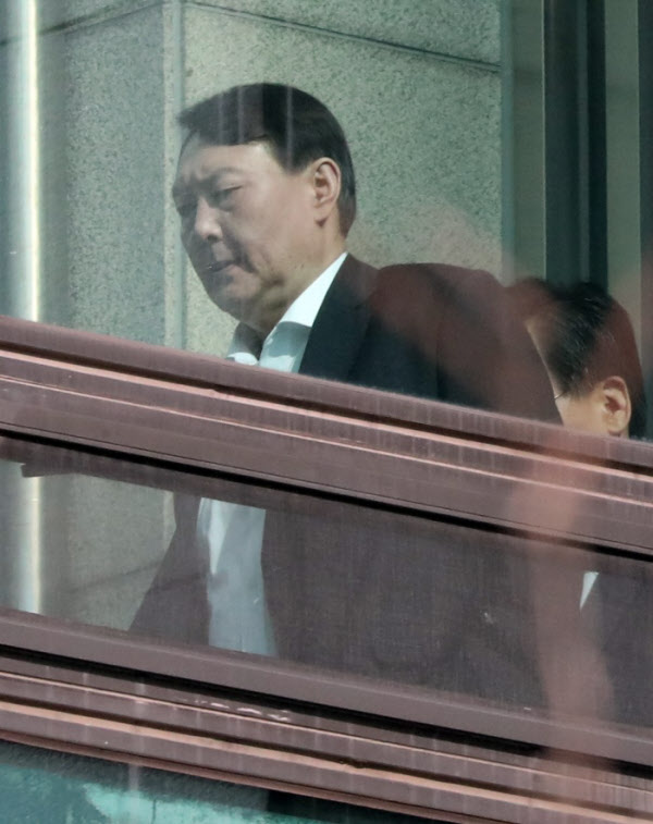 구내식당으로 이동하는 윤석열 검찰총장/장련성 기자