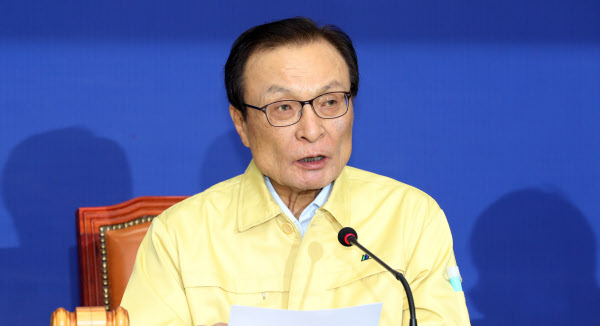 더불어민주당 이해찬 대표가 27일 오전 국회에서 열린 당 회의에서 발언하고 있다. /연합뉴스