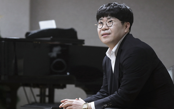 장르의 경계가 없는 스타 작곡가 조영수. ‘미스터 트롯'의 A급 마스터로 프로그램의 위상을 끌어올렸다./사진=장련성 기자