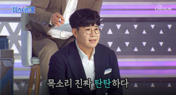 심사위원이자 이 경연의 최고의 경청자였던 조영수. 정성껏 듣고 정중하게 말하는 그의 태도는 많은 리더가 본받을만하다.