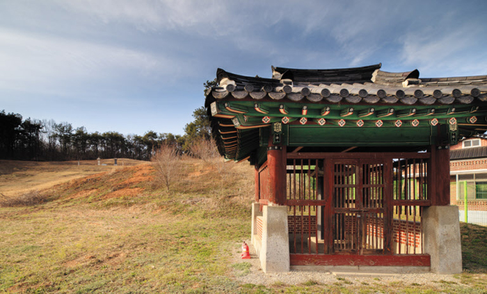 김조순 묘에 있는 비각. 신도비 글은 순조가 지었다.