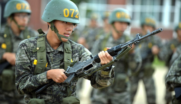 /해병대 공식 블로그 '날아라 마린보이'
포항 해병 1사단 훈련단에서 총검술 훈련을 받는 훈련병.