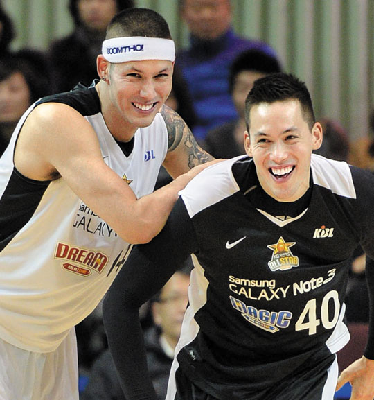 Lee Seung-jun (left) and the Dong-jun brothers in professional basketball.