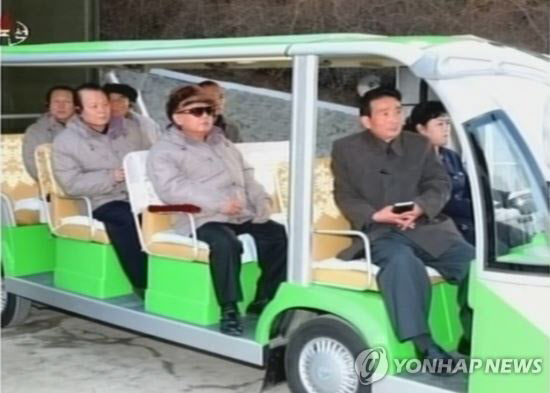 김정일이 2008년 뇌졸중으로 쓰러진 이후 현지 지도에서 이용했던 차량. /연합뉴스