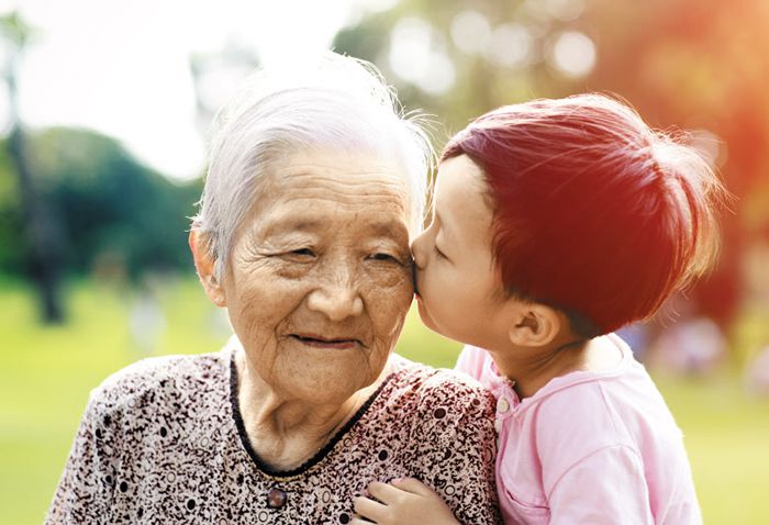 6명의 작가가 쓴 소설집 ‘나의 할머니에게’는 우리 곁에 있지만 소외되고 주목받지 못했던 할머니들을 다정한 목소리로 불러낸다.