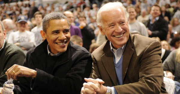 Former US President Barack Obama (left) and former Vice President Joe Biden, running mate during his term. / AP Yonhap News