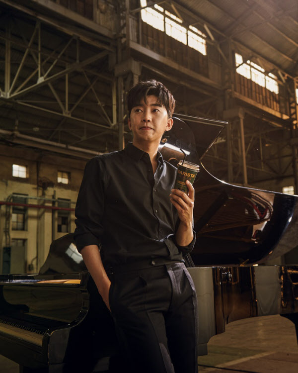 가수 임영웅의 바리스타룰스 CF촬영현장/매일유업