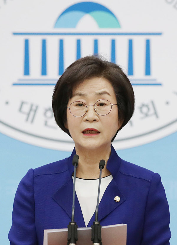 김상희 더불어민주당 의원이 15일 서울 여의도 국회 소통관에서 국회부의장 출마 선언을 하고 있다./뉴시스