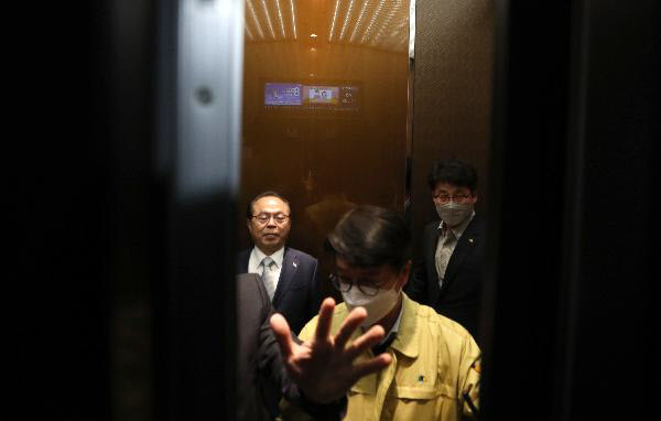 경찰 "오거돈 전 부산시장 소환 임박"... 수사 속도 - 조선닷컴 ...