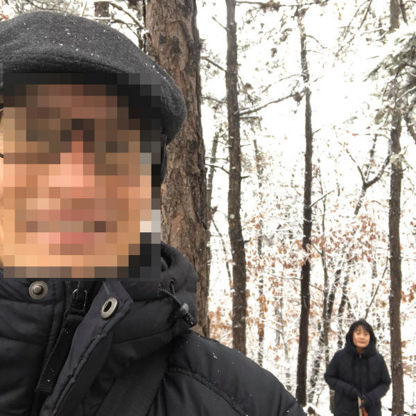 더불어민주당 윤미향 당선자(오른쪽)과 남편 김모씨. /페이스북
