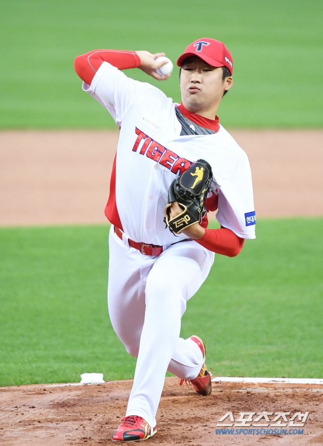 19일 광주 기아챔피언스필드에서 KBO리그 KIA 타이거즈와 롯데 자이언츠의 경기가 열렸다. KIA 이민우가 투구하고 있다. 광주=송정헌 기자 songs@sportschosun.com/2020.05.19/