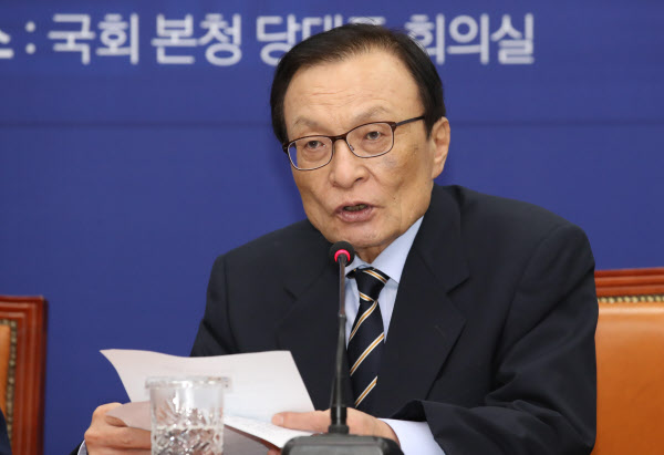 이해찬 더불어민주당 대표가 12일 서울 여의도 국회에서 열린 중앙위원회의에서 발언하고 있다./뉴시스