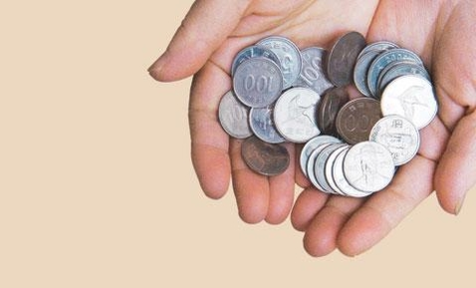 동전 몇 개로도 가입할 수 있는 보험상품이 늘고 있다. /조선DB