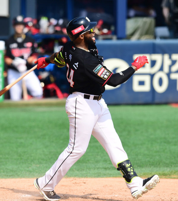 23일 LG전 5회초 우타자로 나와 홈런을 친 로하스. / 최문영 스포츠조선 기자