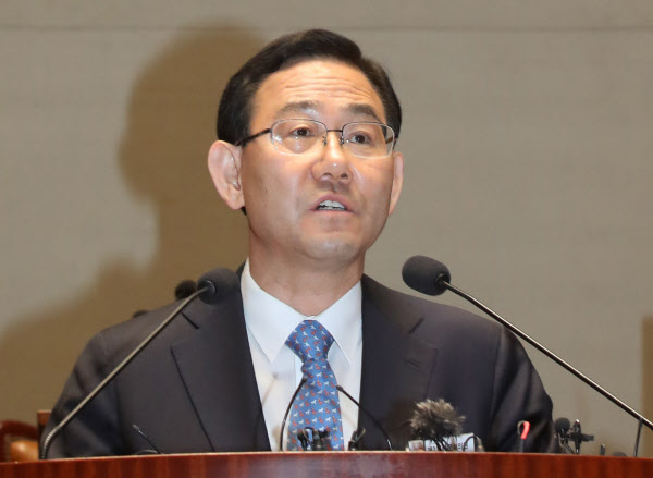 주호영 미래통합당 원내대표가 22일 오전 서울 여의도 국회 예결위회의장에서 열린 미래통합당 제21대 국회 당선자 워크숍에 참석해 발언하고 있다./뉴시스