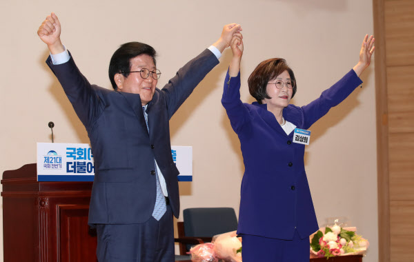 https://image.chosun.com/sitedata/image/202005/25/2020052501672_0.jpg