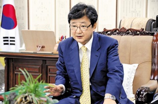 https://image.chosun.com/sitedata/image/202005/25/2020052502887_0.jpg