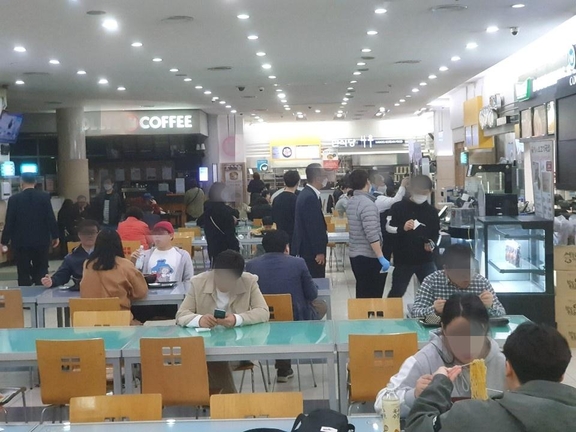 본격 휴가철 앞둔 해수욕장⋅수영장… '깜깜이' 코로나 집단 전파 우려