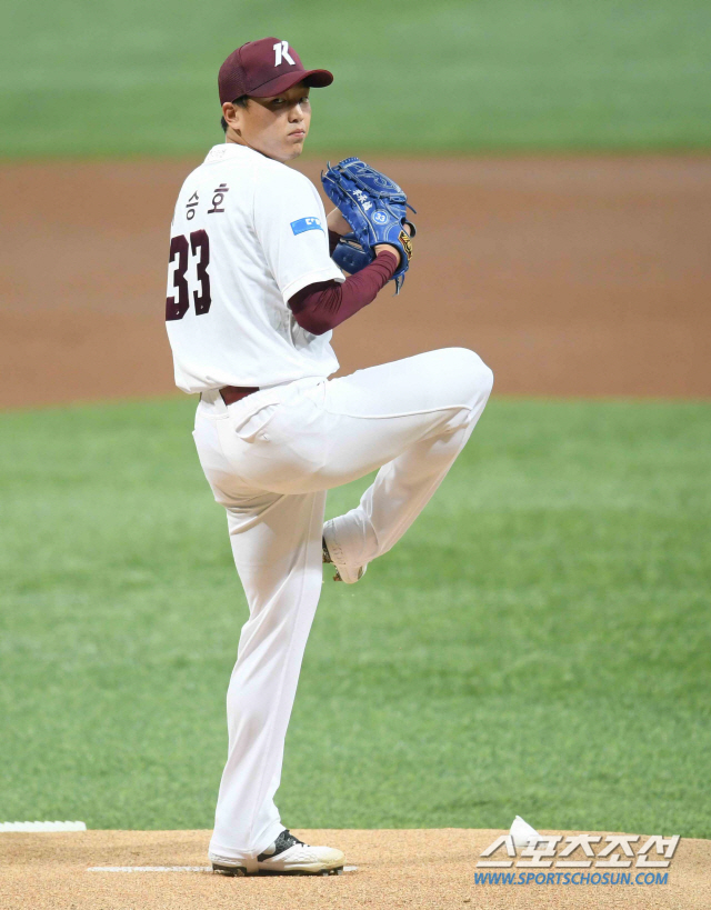 한화 이글스와 키움 히어로즈의 2020 KBO 리그 경기가 8일 고척스카이돔에서 열렸다. 키움 이승호가 역투하고 있다. 고척돔=허상욱 기자 wook@sportschosun.com/2020.05.08/