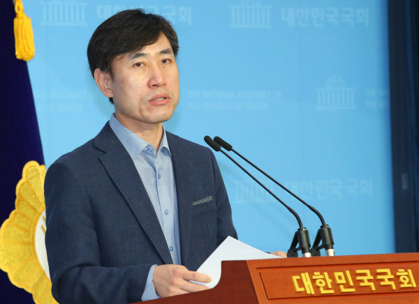 하태경 미래통합당 의원이 18일 서울 여의도 국회 소통관에서기자회견을 하고 있다.  /뉴시스