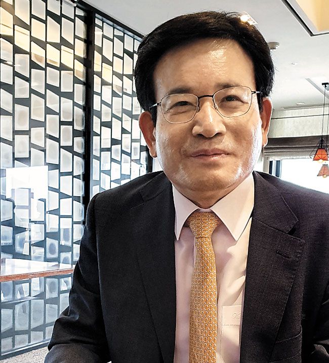 유성옥 전 단장은 '과거 김일성·김정일의 대역 인물이 실제 있었고, 아마 김정은 대역도 있을 것'이라고 말했다.