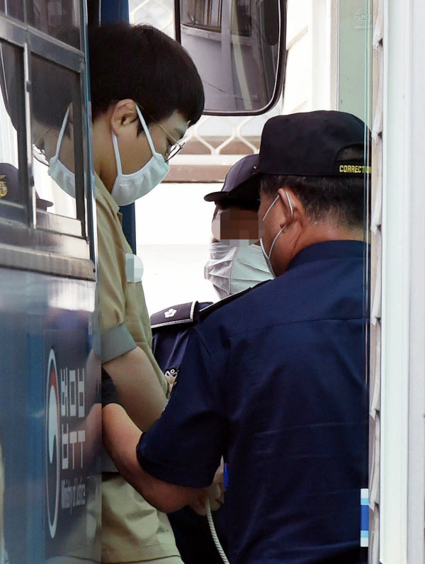 몰라보게 살찐 왕기춘 "직업 없다, 국민참여재판 원한다" - 조선 ...