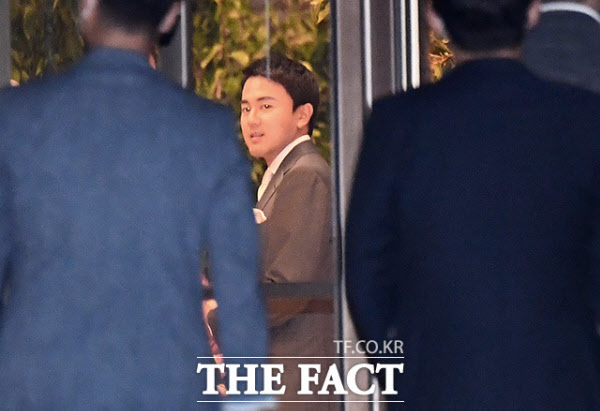 /더팩트 제공
지난 27일 서울 신라호텔 영빈관에서 열린 약혼식에서 홍정환씨.