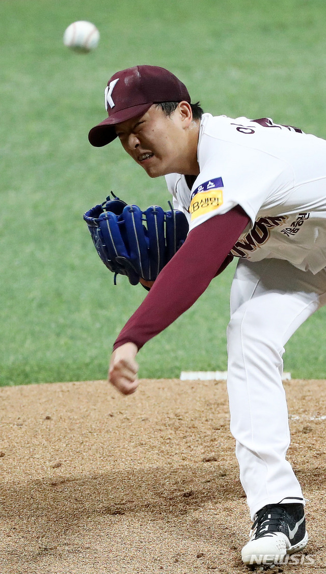 역투하는 키움 선발 이승호