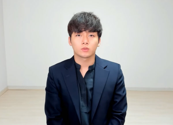 송대익이 1일 밤 자신의 유튜브에 영상을 올리고 조작 논란에 대해 사과하고 있다. /송대익 유튜브 캡처