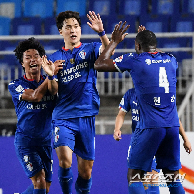 2020 K리그1 수원 삼성과 FC서울의 경기가 4일 수원월드컵경기장에서 열렸다. 수원 김건희가 팀의 세 번째 골을 넣은 후 기뻐하고 있다. 수원=정재근 기자 cjg@sportschosun.com/2020.07.04/
