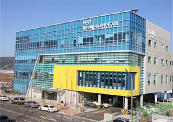 경매될 위기에 처해 있던 한국패션산업연구원 건물 전경. 가까스로 경매 기일이 연기돼 위기를 넘겼다. /대구시