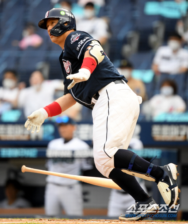 두산 베어스와 NC 다이노스의 2020 KBO 리그 경기가 2일 창원NC파크에서 열렸다. 5회초 1사 2,3루, 두산 정상호가 좌익수 왼쪽에 떨어지는 2타점 2루타를 치고 있다. 창원=허상욱 기자 wook@sportschosun.com/2020.08.02/