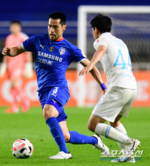 2020 프로축구 K리그1 수원삼성과 대구FC의 경기가 2일 수원월드컵경기장에서 열렸다. 수원삼성 양상민과 대구FC 츠바사가 볼을 다투고 있다.
수원=최문영 기자 deer@sportschosun.com /2020.08.02/