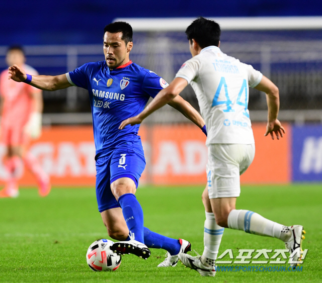 2020 프로축구 K리그1 수원삼성과 대구FC의 경기가 2일 수원월드컵경기장에서 열렸다. 수원삼성 양상민과 대구FC 츠바사가 볼을 다투고 있다.
수원=최문영 기자 deer@sportschosun.com /2020.08.02/