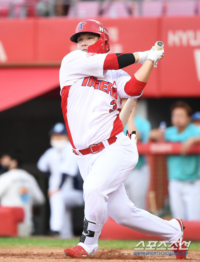 9일 광주 기아챔피언스필드에서 KBO리그 KIA와 NC의 경기가 열렸다. 타격에 임하고 있는 KIA 김선빈. 광주=송정헌 기자 songs@sportschosun.com/2020.08.09/