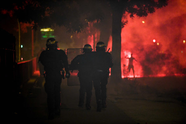챔피언스리그 결승전 이후 파리는 불타는 도시가 됐다/AFP 연합뉴스