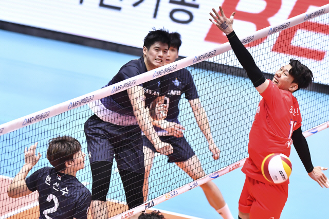 29일 충북 제천체육관에서 열린 한국전력과의 2020년 MG새마을금고컵 프로배구대회 결승전에서 대한항공의 센터 진지위가 속공을 펼치고 있다. 사진제공=KOVO