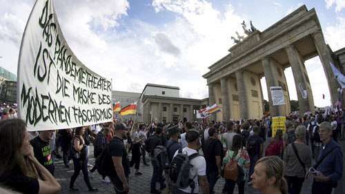 The protesters gathered in front of the Brandenburg Gate.  30,000 people participated./AP Yonhap News