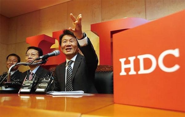 정몽규 HDC현대산업개발 회장이 지난해 11월 아시아나항공 인수 우선협상대상자로 선정된 직후 기자회견을 하고 있다. /HDC현대산업개발