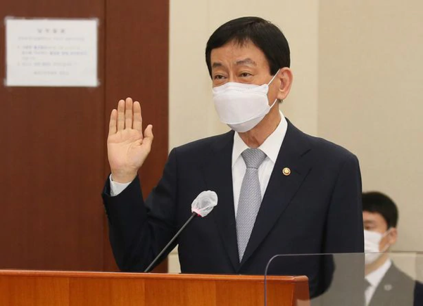 진영 행정안전부 장관이 지난 7일 오전 서울 여의도 국회에서 행정안전위원회의 행정안전부에 대한 국정감사에 출석해 선서를 하고 있다./ 국회사진기자단