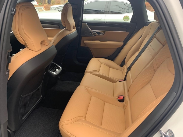 V90 크로스컨트리 뒷좌석./변지희 기자